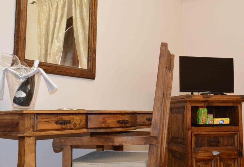 اتاق استاندارد چهار تخته, Castello Di Giuliano