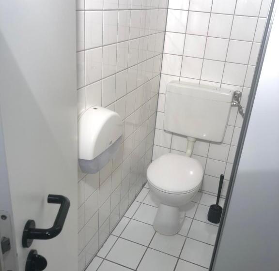 تختخواب در اتاق مشترک, Die Fabrik   Hostel