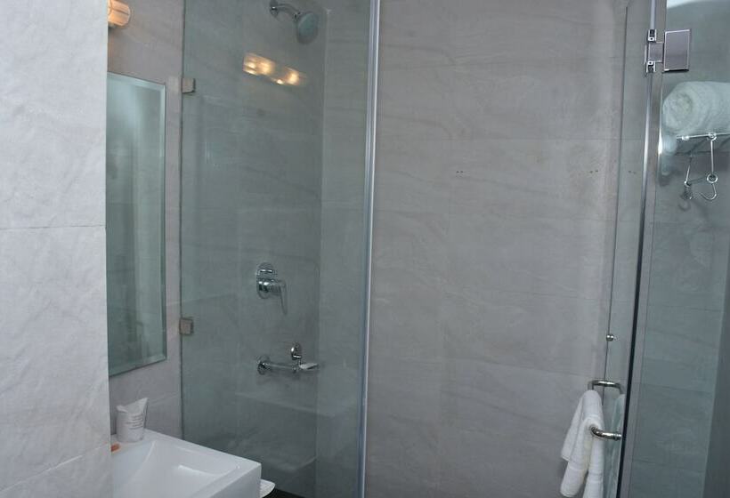 اتاق اجرایی, Hide Away Suites