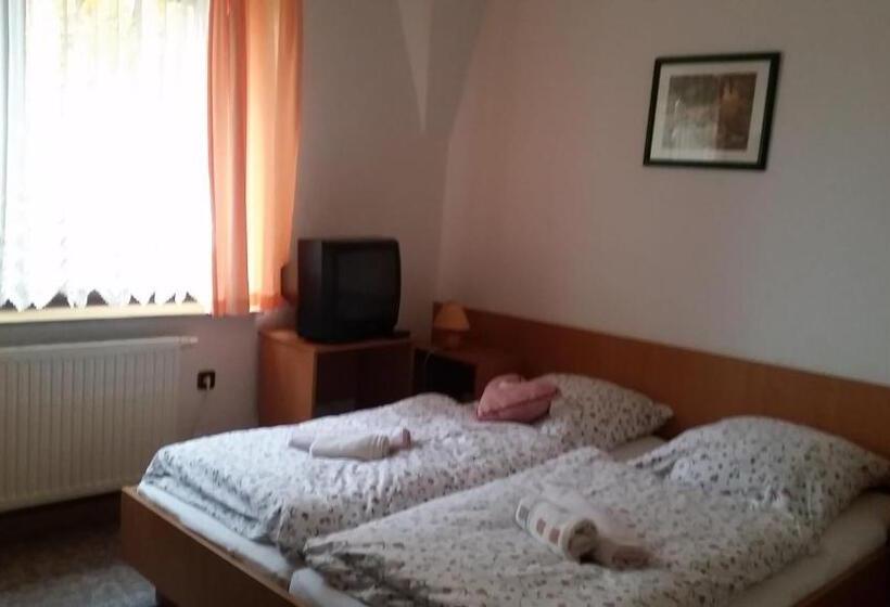 חדר משפחתי, Pension Und Restaurant Die Burg
