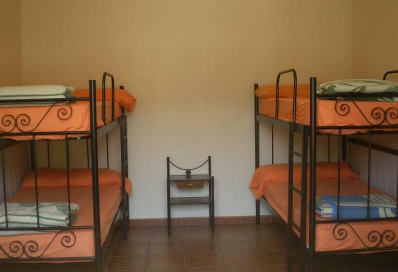 Кровать в Общей Комнате, Pensión Albergue A Pedra