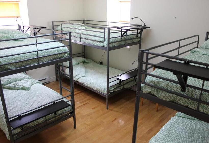 ルームシェアのワンベッド, Auberge De Jeunesse Magog Orford Hostel