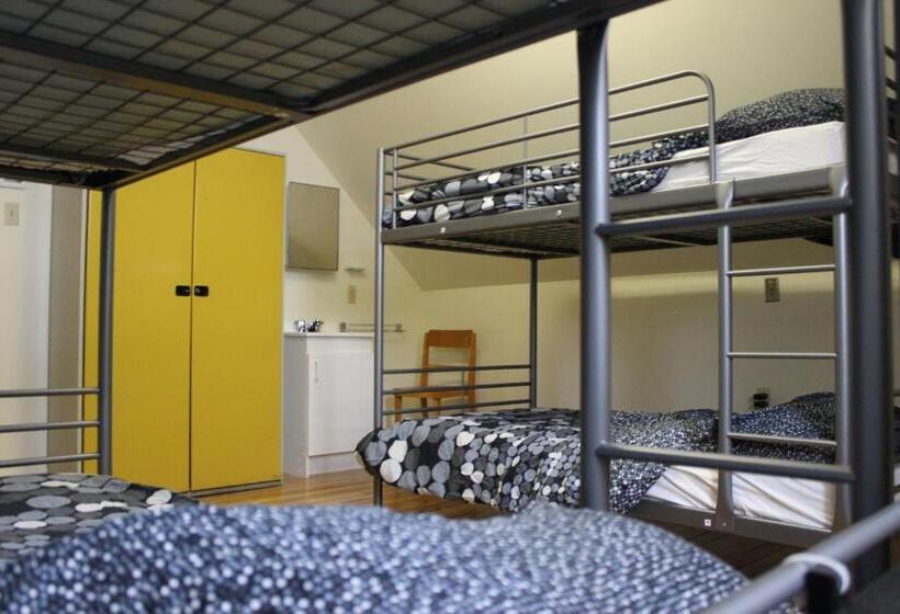 ルームシェアのワンベッド, Auberge De Jeunesse Magog Orford Hostel