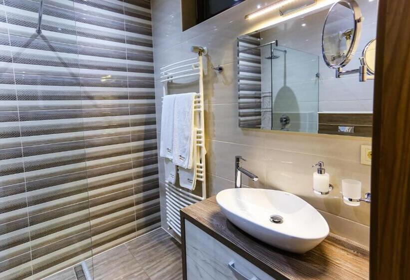 Семейные Апартаменты, Madison Village