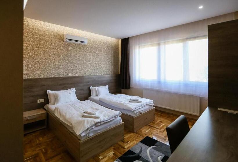 Номер Deluxe, Madison Village