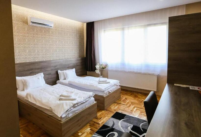 Номер Deluxe, Madison Village