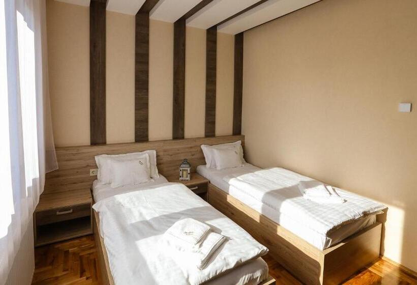 Номер Deluxe, Madison Village
