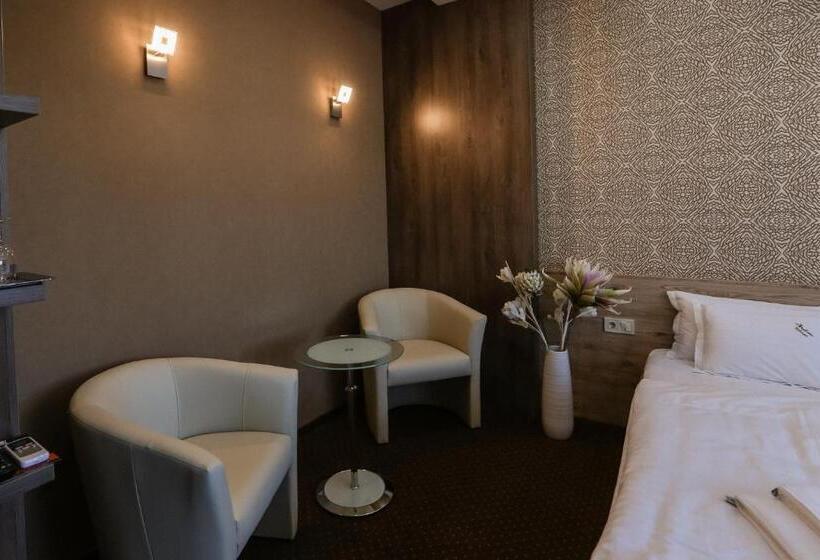 Номер Deluxe, Madison Village