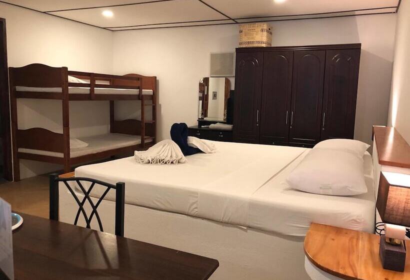 Семейный Номер, Parrot Resort Moalboal