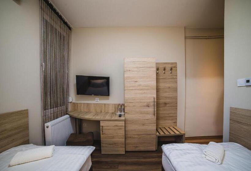 Номер Стандарт, Sztár Motel étterem