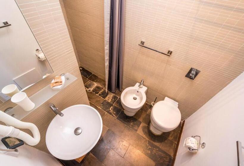 غرفة قياسية رباعية مطلة على البحر, B&b Le Dune   Self Check In