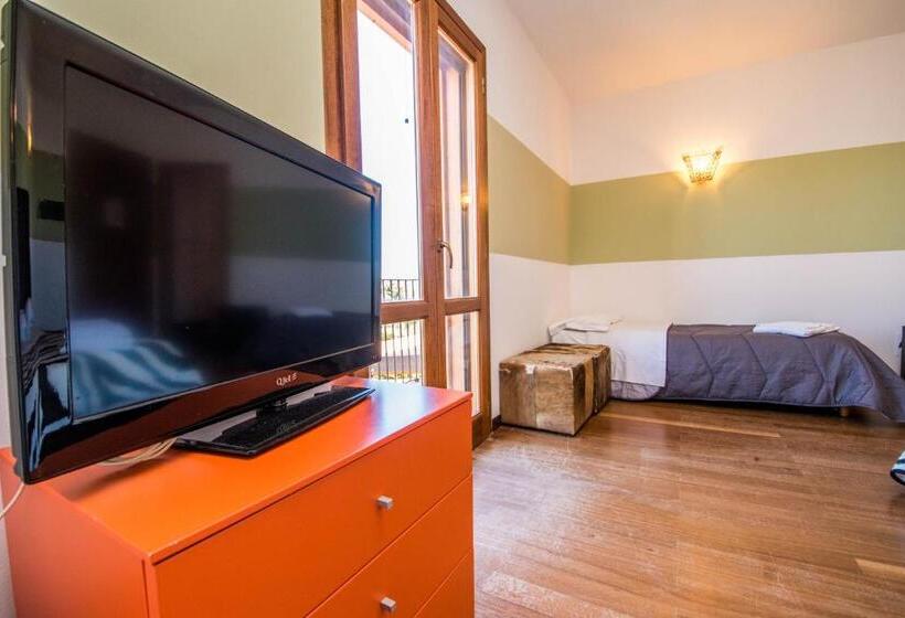 غرفة قياسية رباعية مطلة على البحر, B&b Le Dune   Self Check In