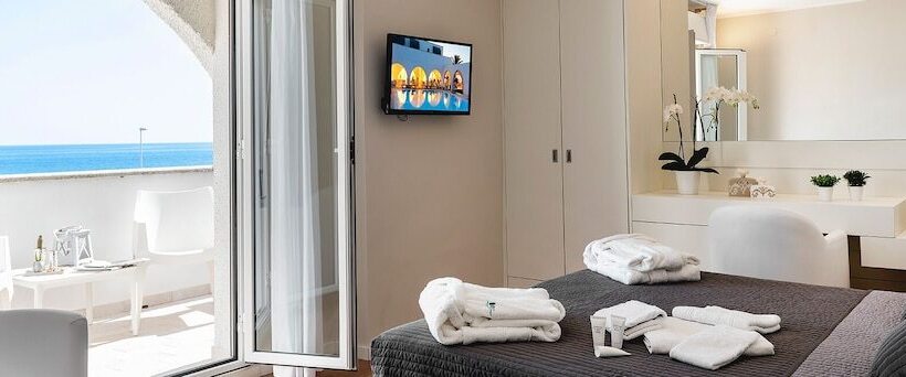 Deluxe Suite Sea View, Sporting