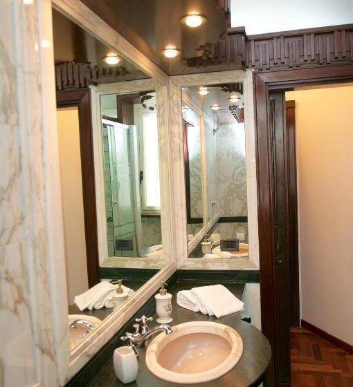 Quarto Estandar, La Maison Royale Bb