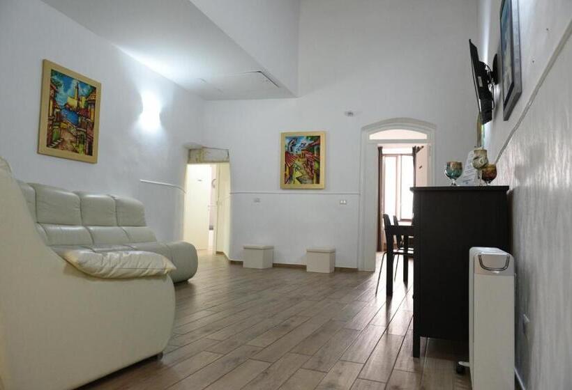 اتاق راحتی سه تخته, Sisters Residence