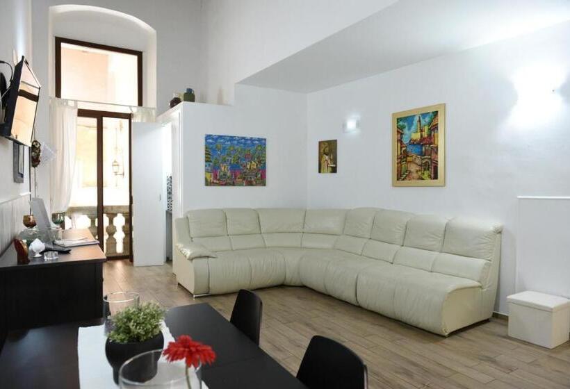 اتاق راحتی سه تخته, Sisters Residence