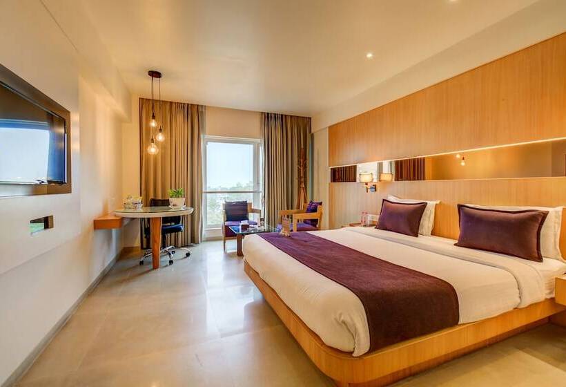Номер Deluxe, The Ssk Solitaire Hotel & Banquets