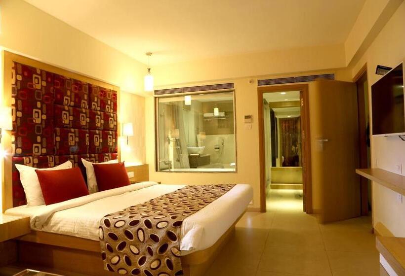 Номер Deluxe, The Ssk Solitaire Hotel & Banquets