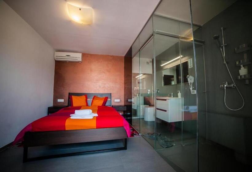 اتاق اکونومی, Rodizio Hill Resort