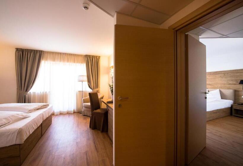 스위트, Golden Park Resort