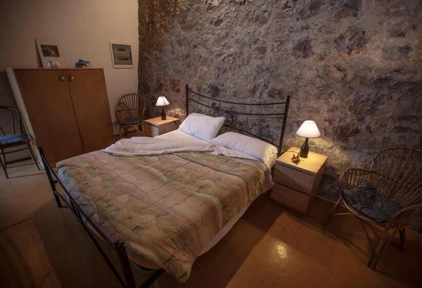 Escritório Estándar, Prà De La Fam B&b