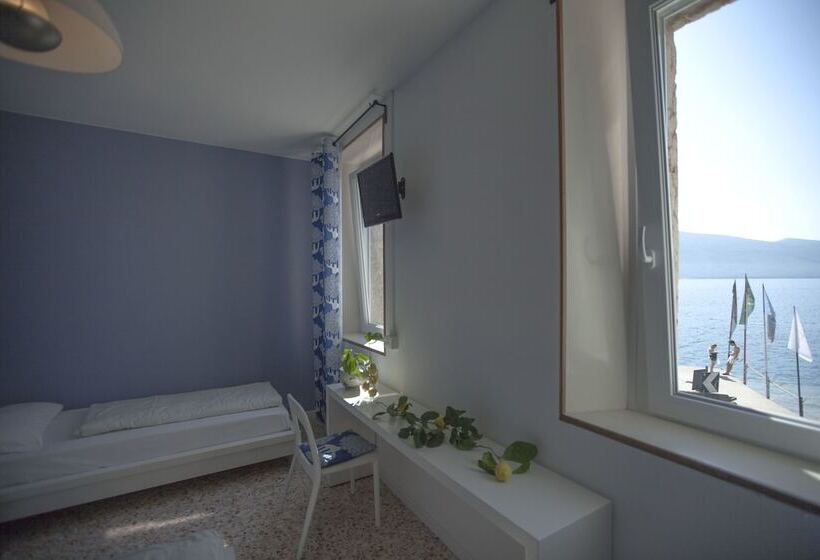 اتاق استاندارد سه نفره, Prà De La Fam B&b