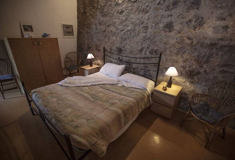 Escritório Estándar, Prà De La Fam B&b