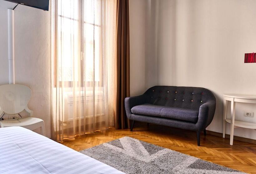 اتاق استاندارد سه نفره, Al Cavour 34