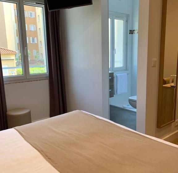 Семейный Номер, Hôtel Beau Rivage