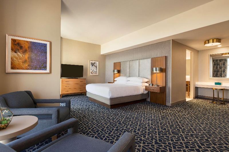 Люкс Премиум, Embassy Suites By Hilton Denton Convention Center