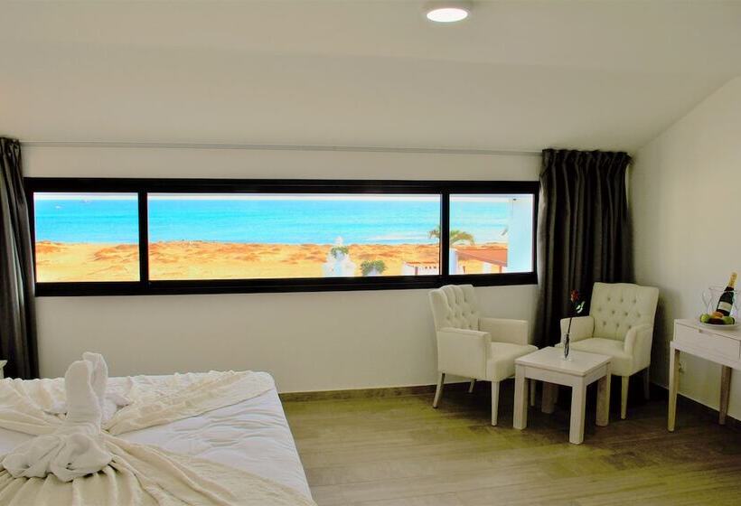 اتاق استاندارد با تراس و چشم‌انداز دریا, Livvo Budha Beach