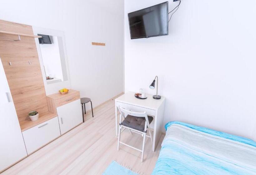 اتاق استاندارد یک تخته با سرویس بهداشتی مشترک, The Dots Hostel