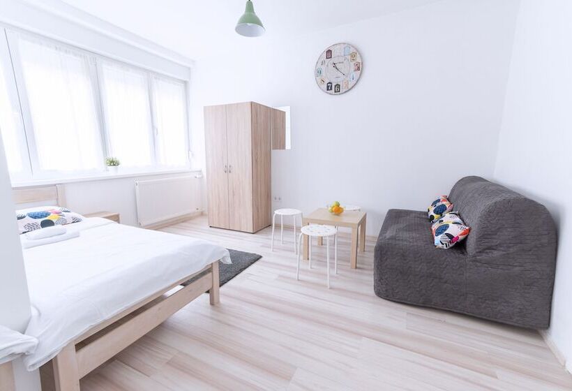 اتاق خانوادگی با سرویس بهداشتی مشترک, The Dots Hostel