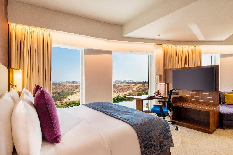 سوئیت جونیور با تخت بزرگ, Crowne Plaza Muscat Ocec, An Ihg