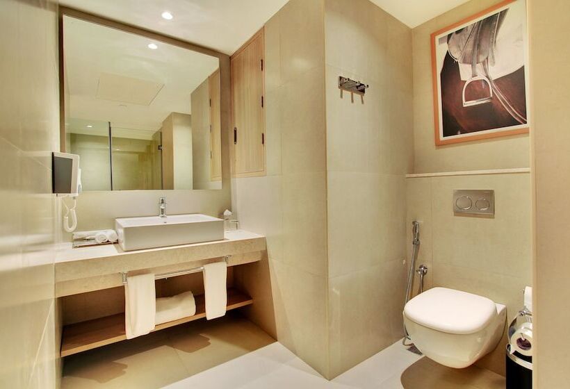 전망 스탠다드 룸 더블 침대, Holiday Inn Bengaluru Racecourse, An Ihg