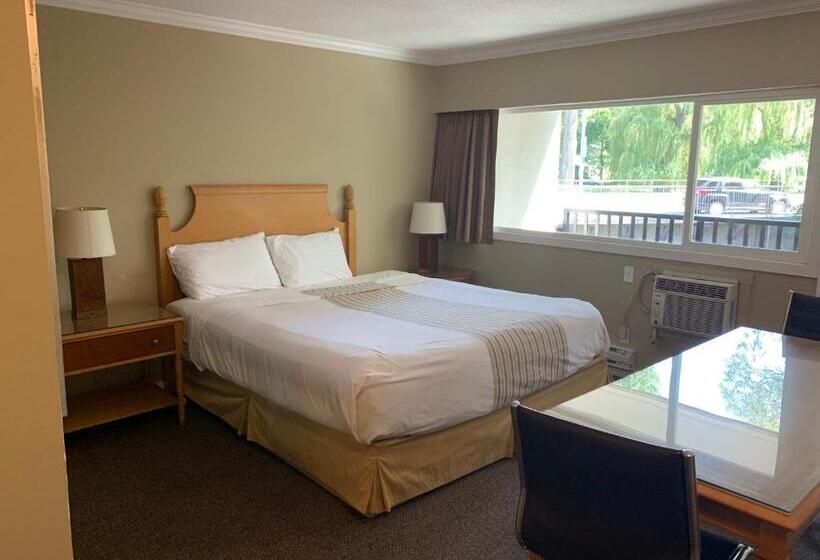 Номер Deluxe, Okanagan Royal Park Inn By Elevate Rooms