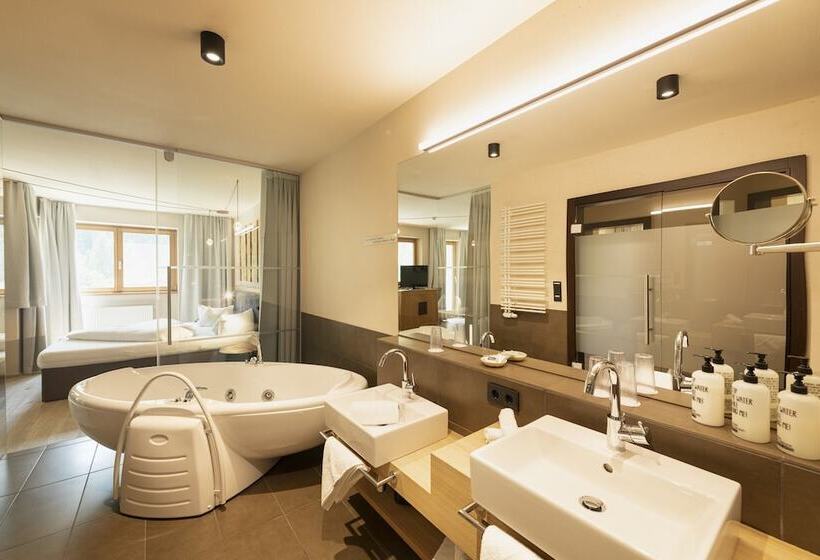 سوئیت با وان آب گرم, Almhof Family Und Wellness Resort