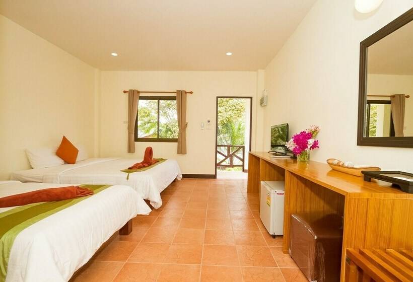 اتاق استاندارد سه نفره, Good View Resort