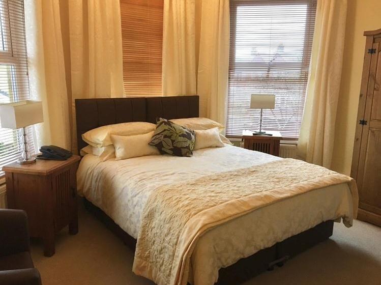 Семейный Номер, Chaston Manor