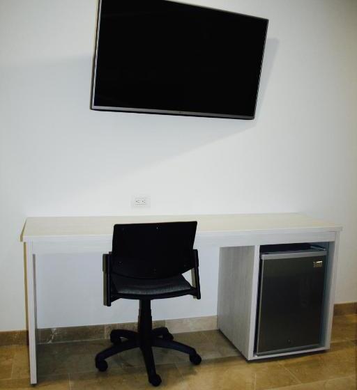 Quarto Triplo Estandar, Madeiro