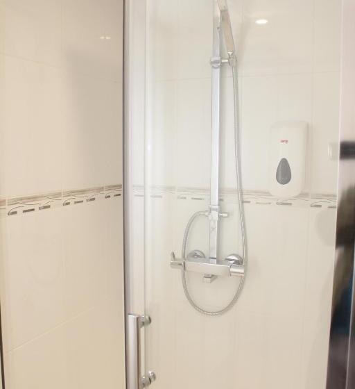 Quarto Estandar Individual, Flexistay Leicester Gable Apart