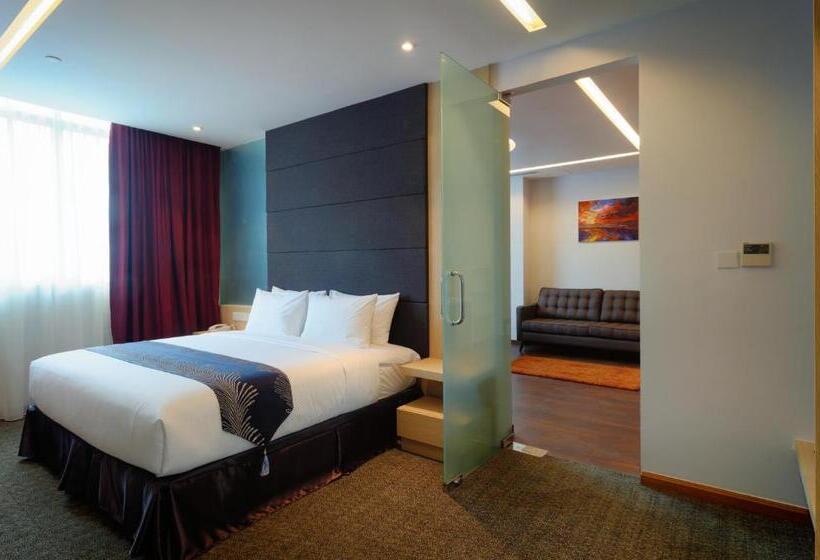 جناح, The Klagan Riverson Hotel & Residence