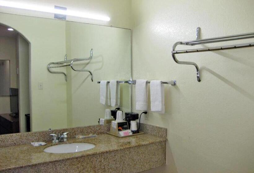 חדר סטנדרט עם מיטת קינג, Relax Inn & Suites