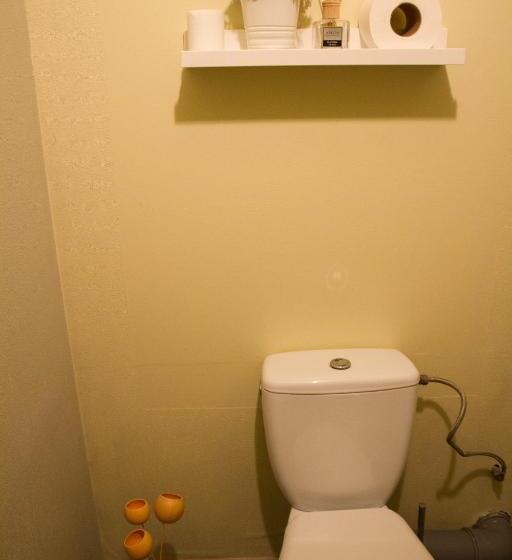 اتاق استاندارد با سرویس بهداشتی مشترک, Amber Private Rooms