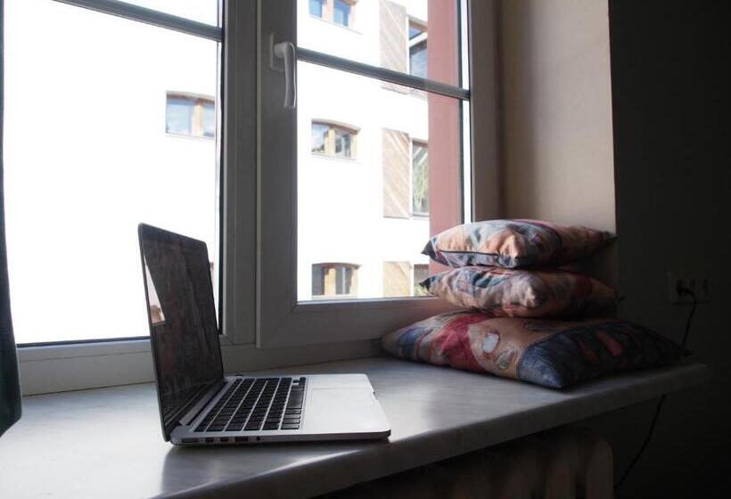اتاق استاندارد با سرویس بهداشتی مشترک, Amber Private Rooms