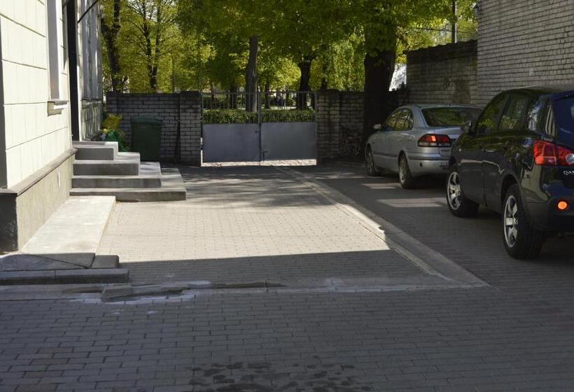 اتاق استاندارد با سرویس بهداشتی مشترک, Gogol Park Rooms