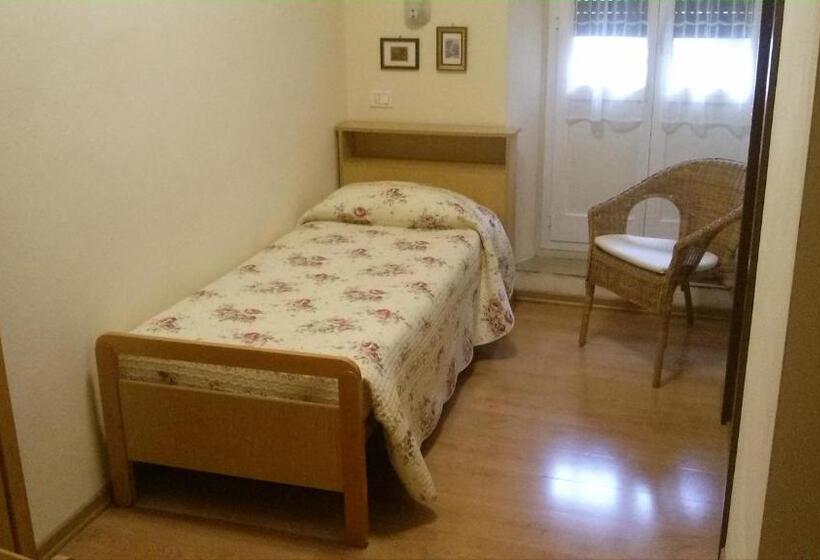 Chambre Standard Individuelle, Albergo Capriolo
