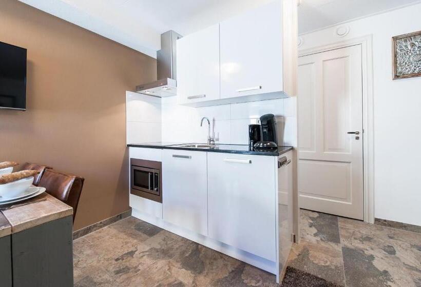 , Plantage Garden Apartments