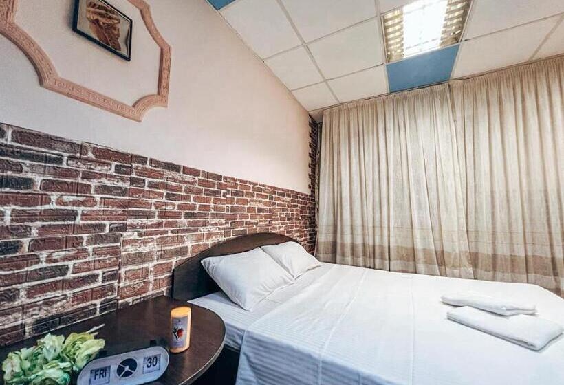 اتاق استاندارد چهارنفره با سرویس بهداشتی مشترک, Guest House On Saksahanskoho Street