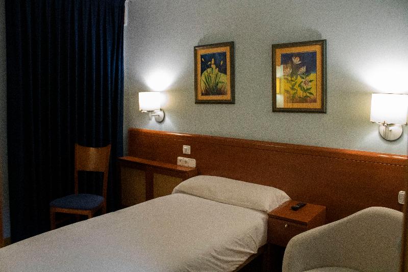 اتاق استاندارد یک نفره, Hostal Alda Rio Duero